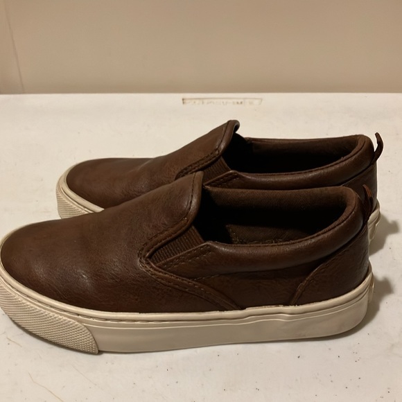 Very Good Boys 12 Old Navy Brown Slip on Shoes Lightly worn Elastic Inserts - Picture 4 of 8